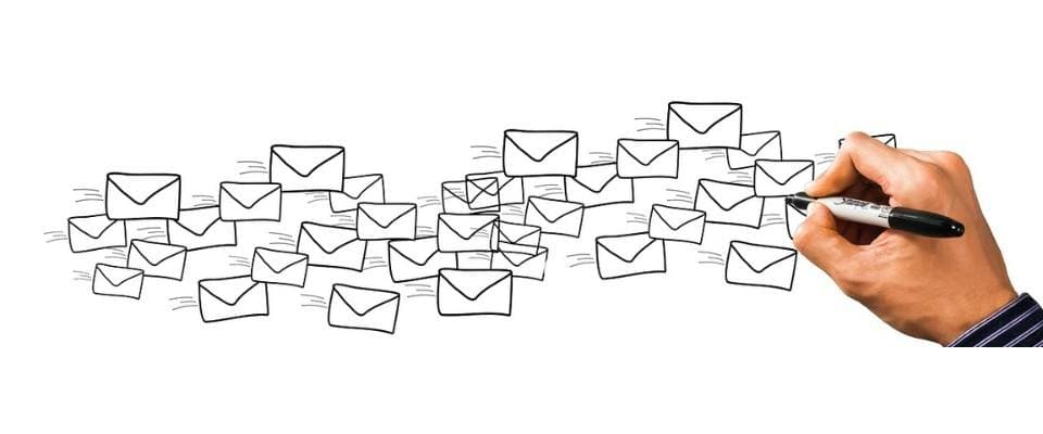 Durch die E-Mail-Flut übersehen die Mitglieder wichtige Informationen.